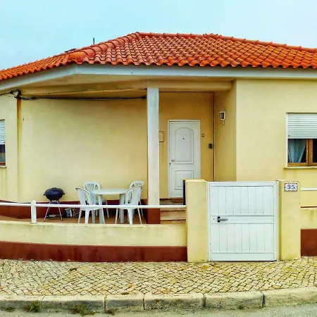 Western Wave Waterfront Holiday home